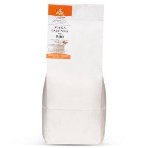 Opakowanie mąki pszennej typ 500, Młyn Florek, w białym papierze z etykietą na górze opakowania.