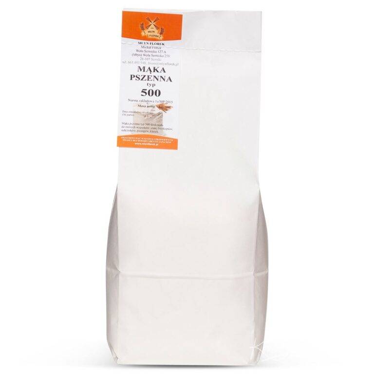 Opakowanie mąki pszennej typ 500, Młyn Florek, w białym papierze z etykietą na górze opakowania.