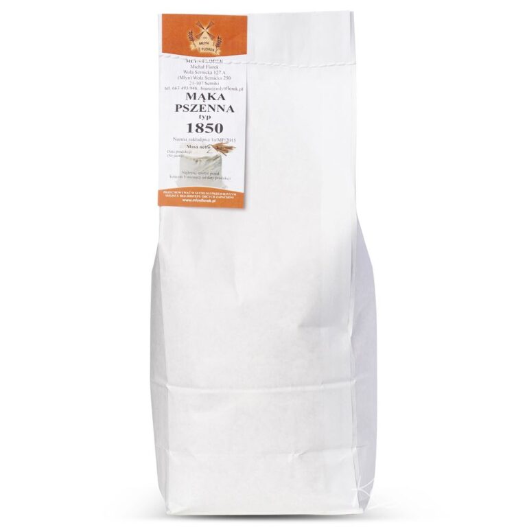 Opakowanie mąki pszennej typ 1850 z widoczną etykietą na białym tle.
