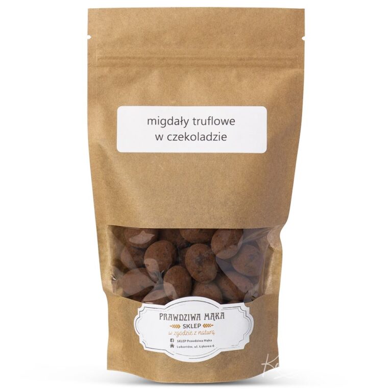 Opakowanie migdałów truflowych w czekoladzie, naturalny produkt w ekologicznej papierowej torbie.
