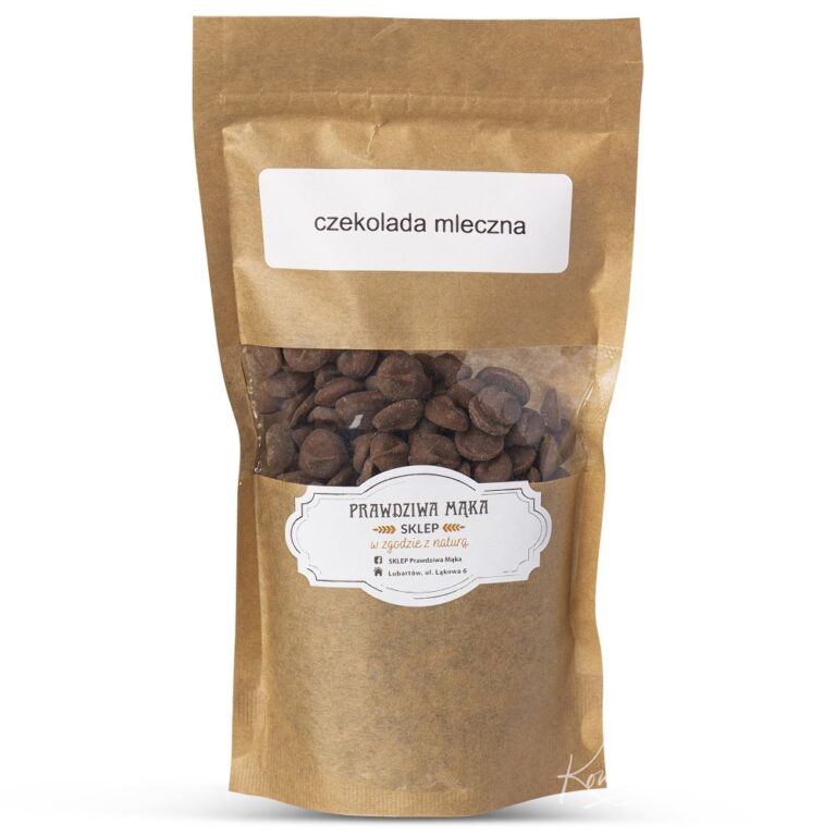 Brązowy papierowy worek z czekoladą mleczną, widoczne ziarna przez przezroczyste okienko. Etykieta Prawdziwa Mąka.