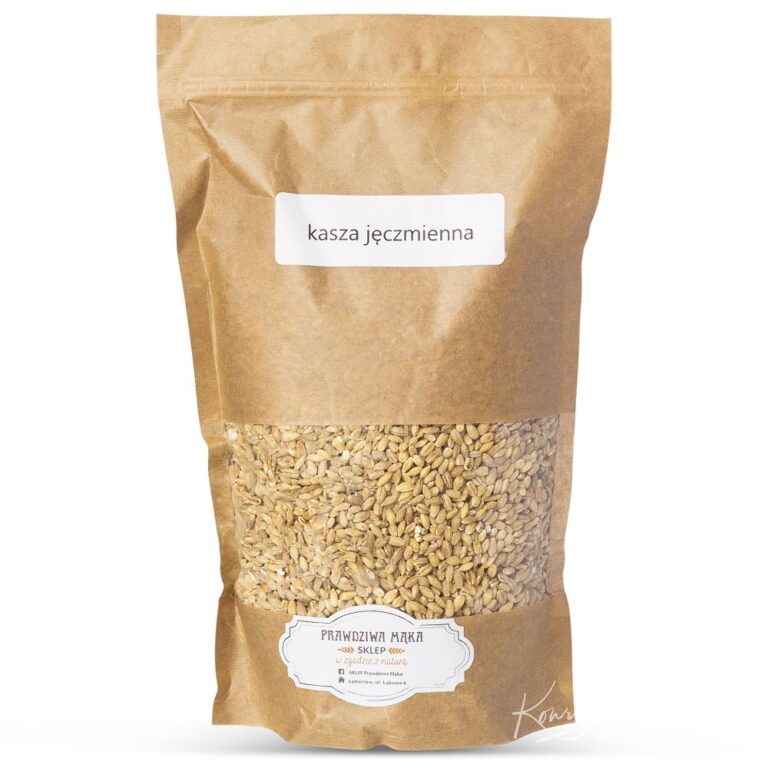 Brązowa torebka z kaszą jęczmienną, etykieta Prawdziwa Mąka i opis w stylu rustykalnym.