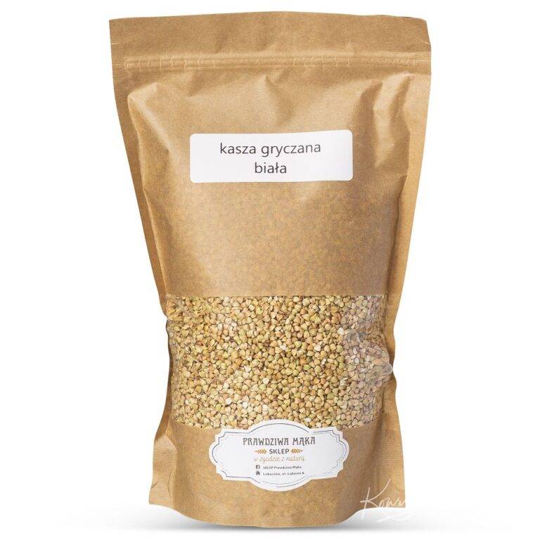 Opakowanie białej kaszy gryczanej w brązowej torebce z okienkiem, etykieta z napisem.