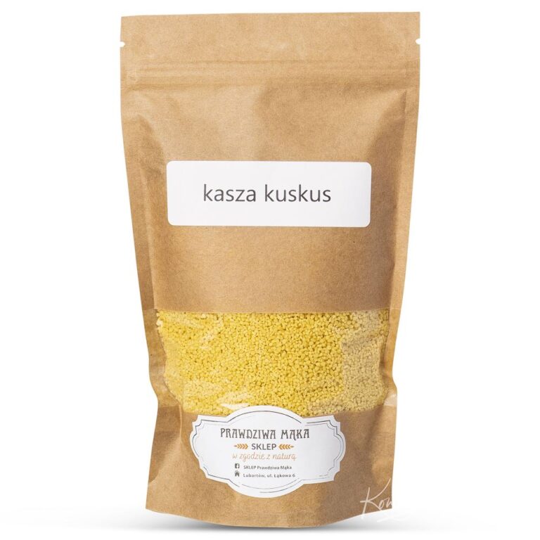 Pakowana kasza kuskus w brązowej papierowej torbie, etykieta „Prawdziwa Mąka – w zgodzie z naturą”.