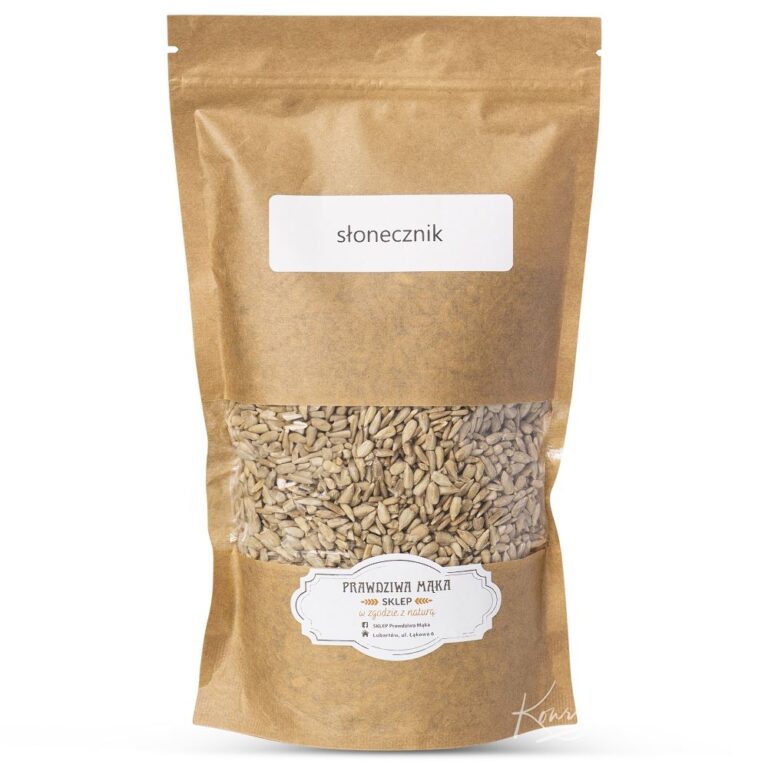 Opakowanie ziaren słonecznika w brązowej torebce z etykietą. Prawdziwa Mąka - zgodnie z naturą.