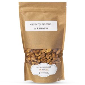 Brązowa torebka z orzechami ziemnymi w karmelu, etykieta z napisem Prawdziwa Mąka.