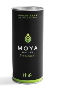 Puszka organicznej japońskiej herbaty Moya Matcha Codzienna z zielonym logo liścia.