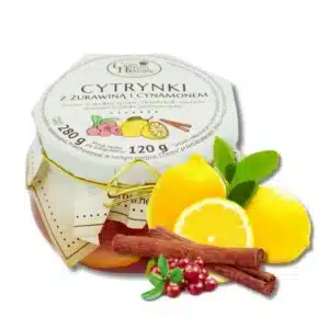Słoik Cytrynki z żurawiną i cynamonem z grafiką cytryn, żurawiny i lasek cynamonu na etykiecie.