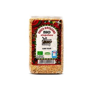 Opakowanie kaszy gryczanej bio niepalonej marki Białobrzegi, z etykietą i certyfikatami ekologicznymi.
