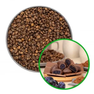 Ziarna kawy w misce i czekoladki z nadzieniem na talerzu, przedstawione w zbliżeniu.