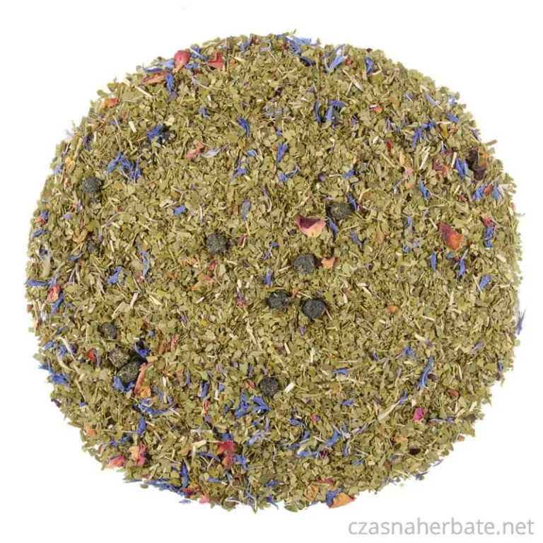 Mieszanka Yerba Mate z suszonymi ziołami i kwiatami, zbliżenie na aromatyczną kompozycję herbacianą.