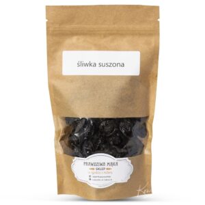 Opakowanie suszonych śliwek w brązowej torebce z przezroczystym panelem i etykietą Prawdziwa Mąka.