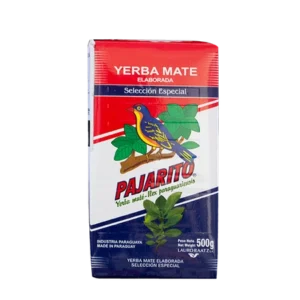 Opakowanie yerba mate Pajarito Selección Especial 500g z papugą na tle liści.
