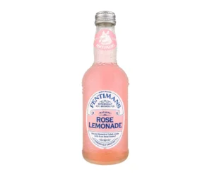 Różowa lemoniada w szklanej butelce z etykietą Fentimans Rose Lemonade.
