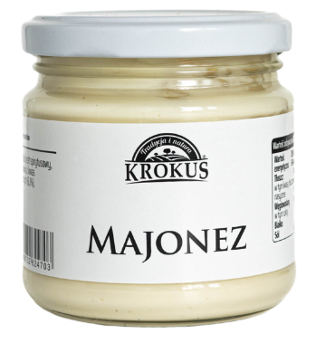 Słoik majonezu marki Krokus z białą etykietą i szarą plastikową zakrętką.